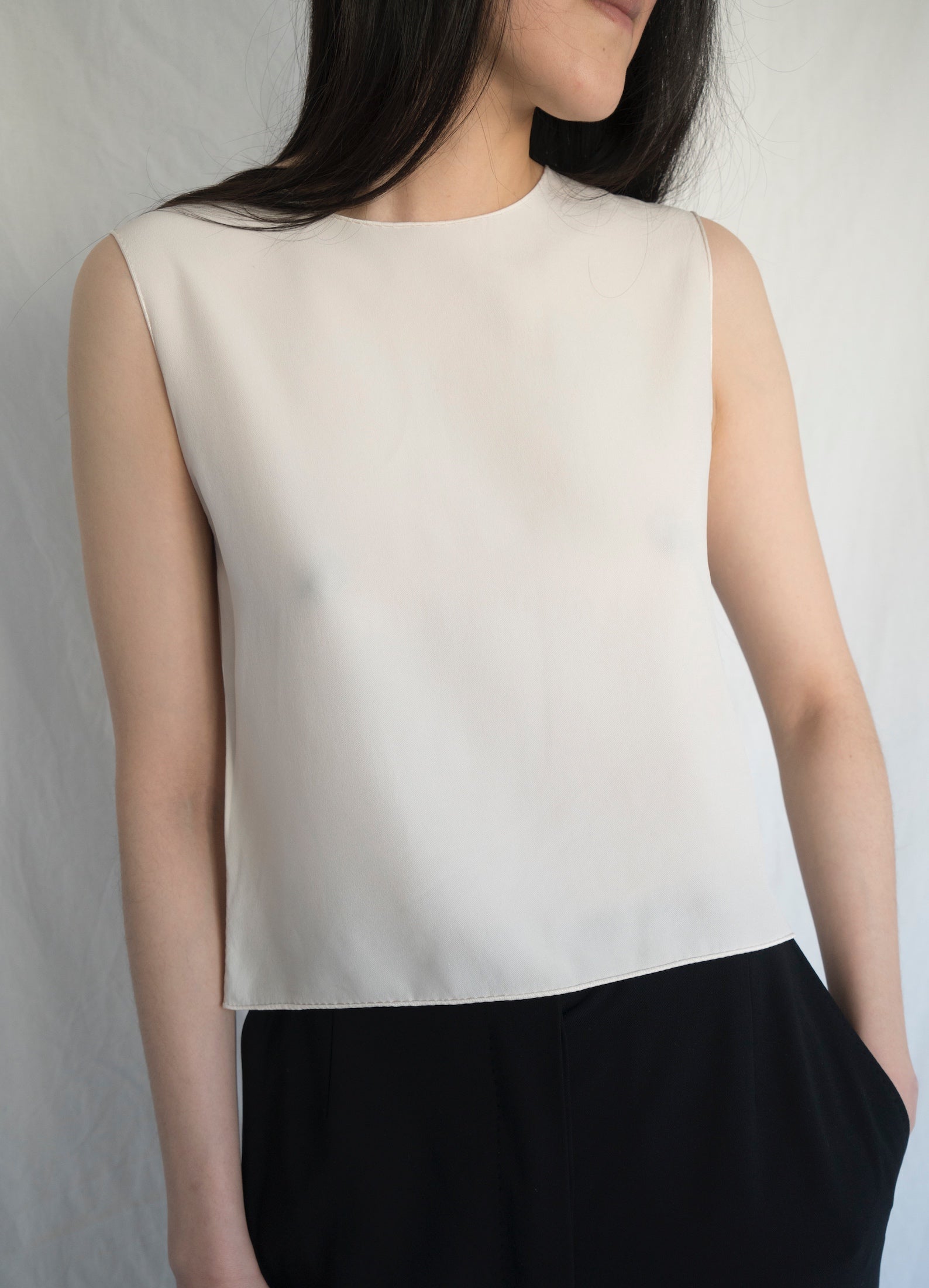 HERMÈS BY MARGIELA AW2001 SLEEVELESS SILK TOP – MIES